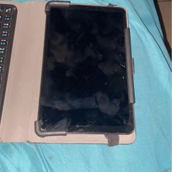 Cracked Samsung Tablet With Bluetooth Keyboard  WILL NEGOTIATE 