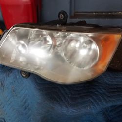 2008 And Up Dodge Or Chrysler Minivan Headlight 