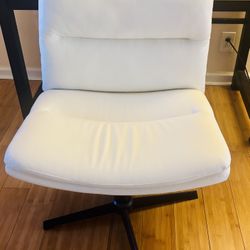 Modern White Swivel Chair 
