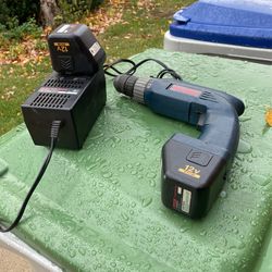 RYOBI DRILL WITH TWO BATTERIES WITH CHARGER 
