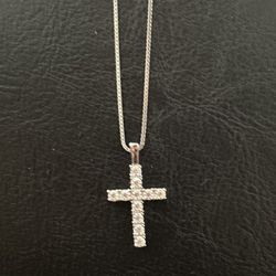 Womans Necklace With Cross Pendant 