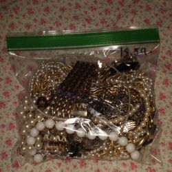 18.59 oz of Costume Jewelry Miscellaneous Chains/Beads 