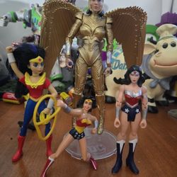 Lot 4 Piece WONDER WOMAN 