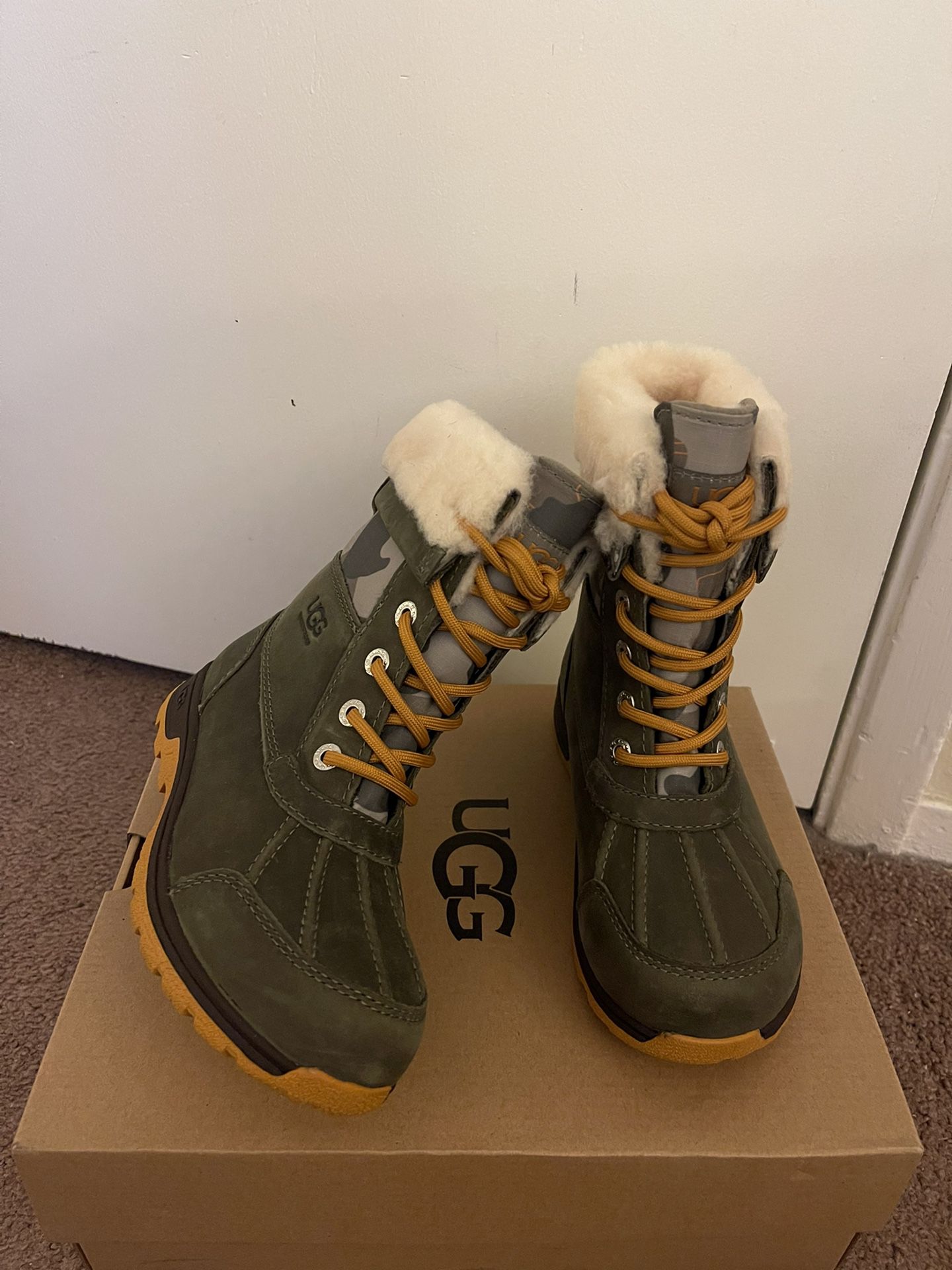 100% Authentic Brand New in Box UGG Butte II Camo Snow Boots / Color BNDL / Women size 6 (Big Kids 4)