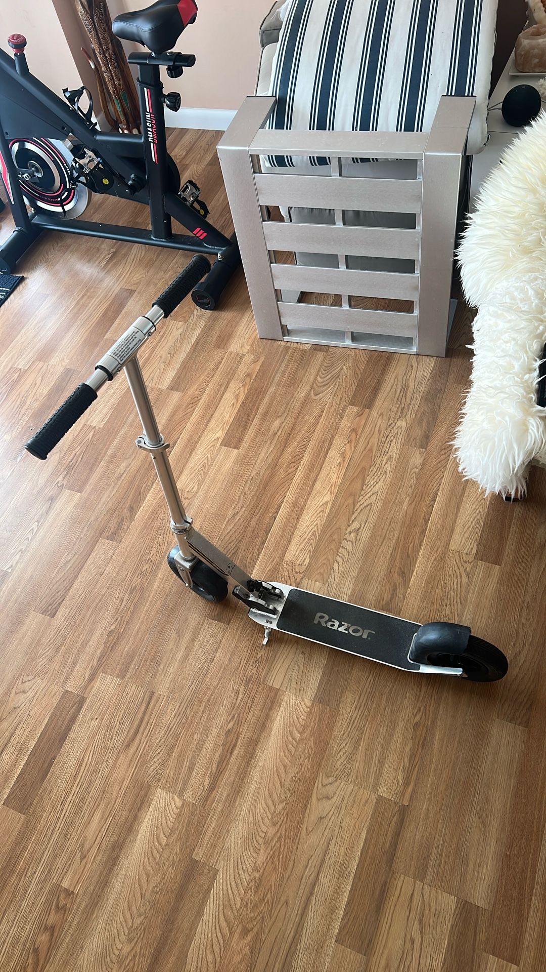 Razor Air Scooter – Smooth Ride!
