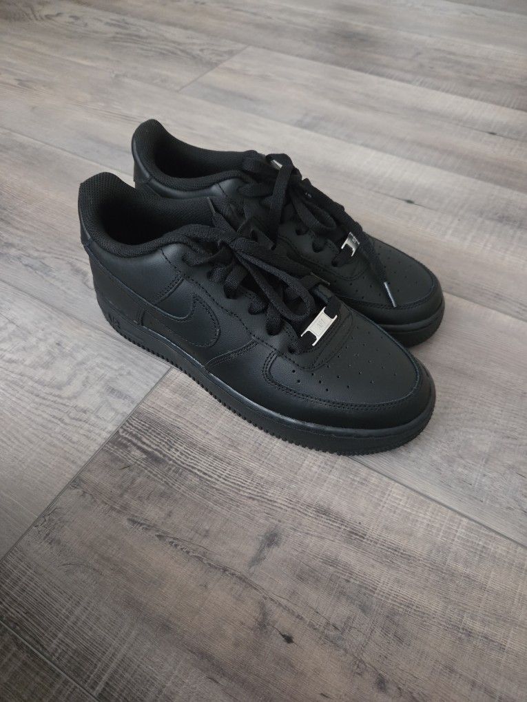 Black Air Forces 1 