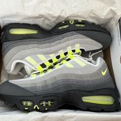 Nike Air Max 95 OG Big Bubble Neon (2026)  SIZE 10.5 IN HAND