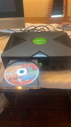 Original Xbox with one controller and one game