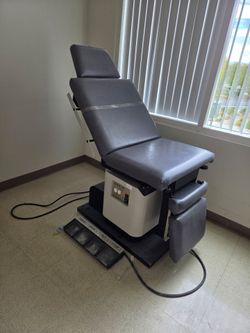 Treatment chair x3