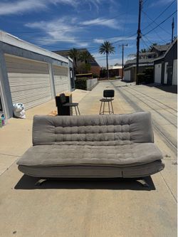 Grey couch / futon
