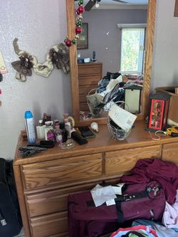 – Complete Queen Oak Bedroom Set With Mattress $200 OBO