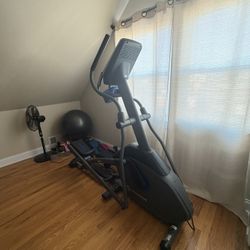Horizon 7.0 AE Elliptical – Gray, Like New