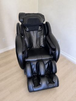 BROOKSTONE OSIM uASTRO2 ZERO-GRAVITY FULL-BODY MASSAGE CHAIR - retail $3400. Pristine.