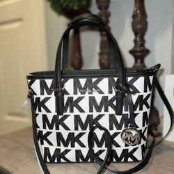 New Women’s Purses Michael Kors Authentic 