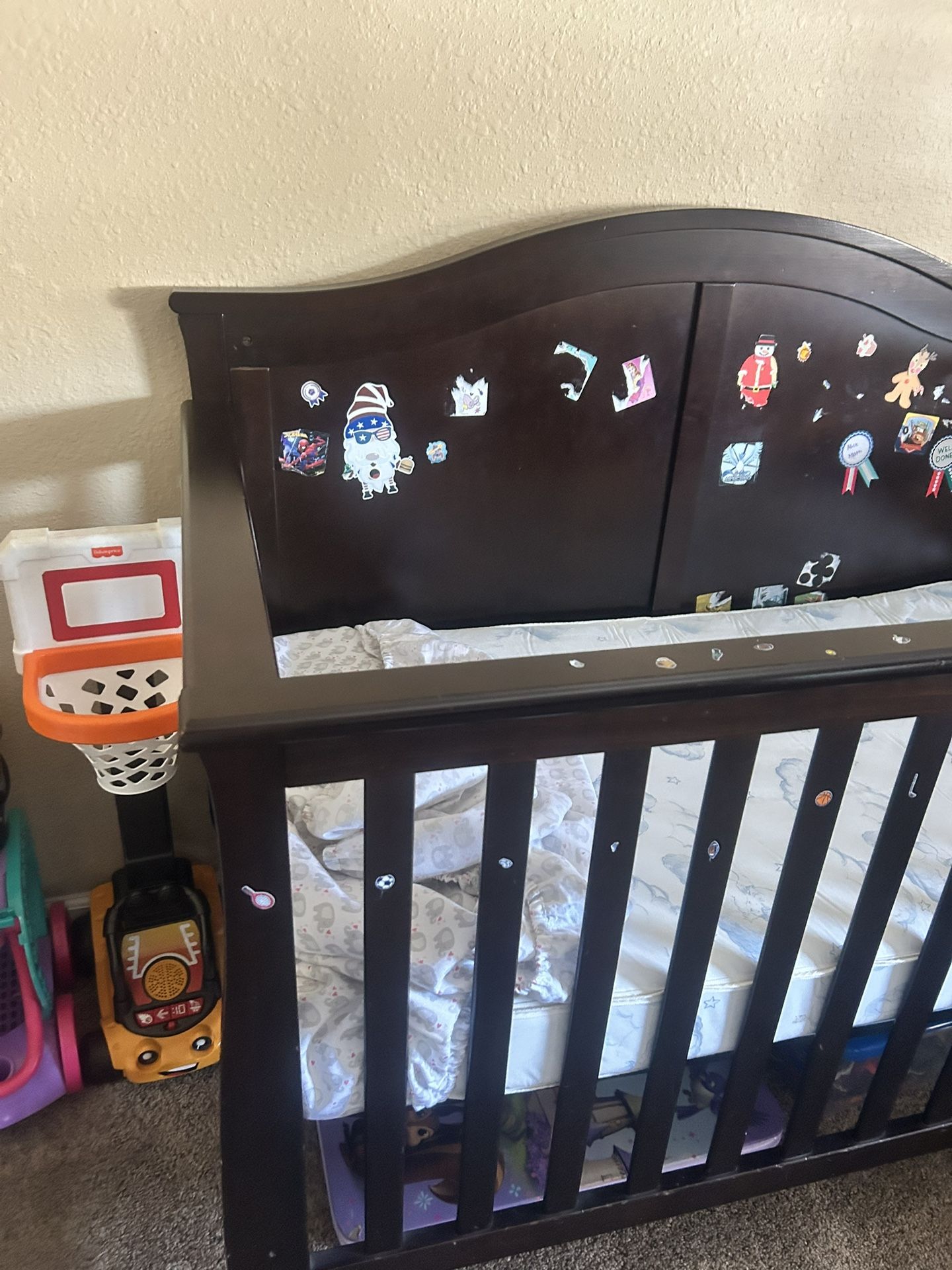 Baby Crib & 2 Mattress & 2 Sheets And 2 Mattress Covers 