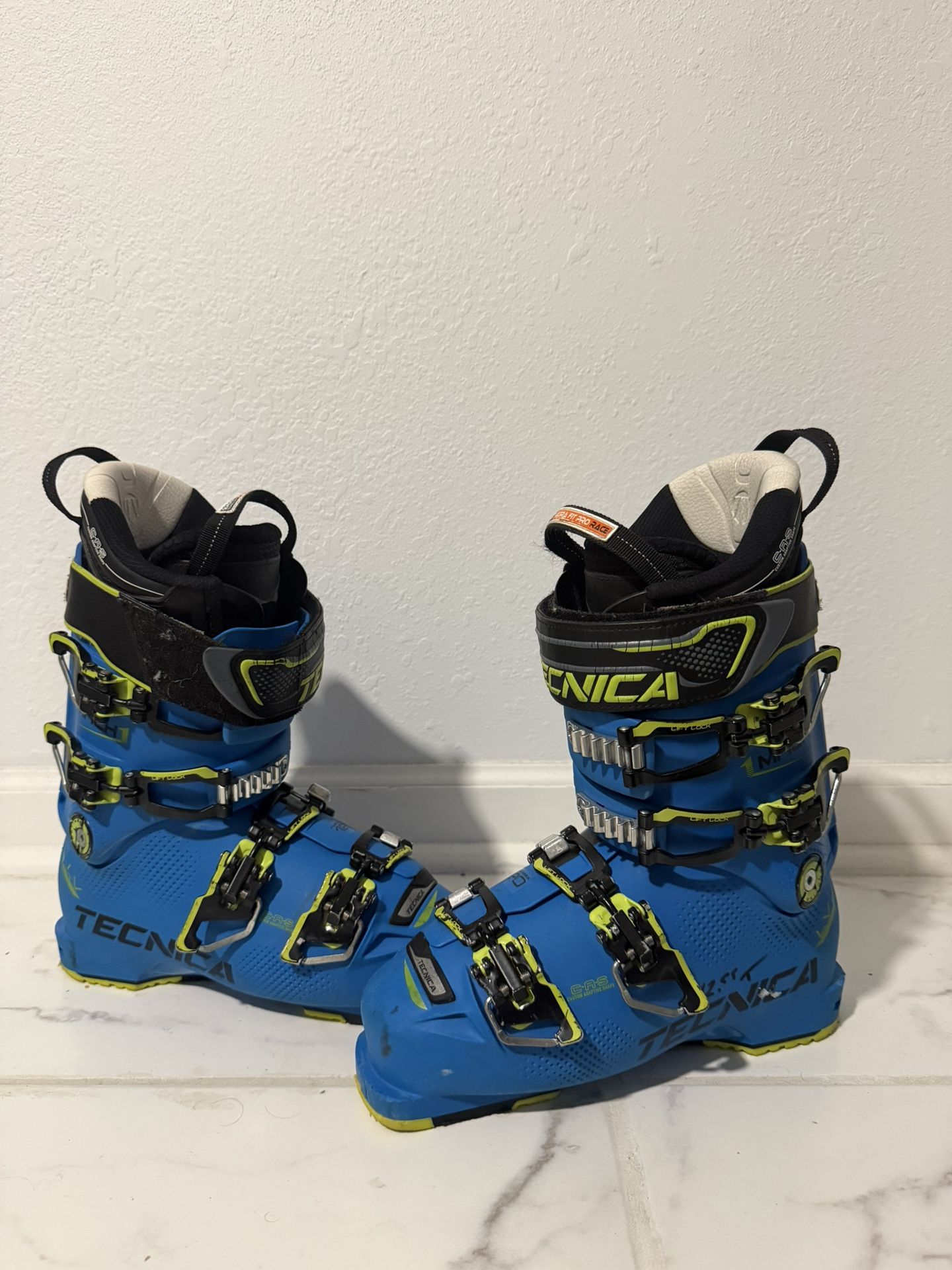 Mach1 tecnica size 11.5 ski boots