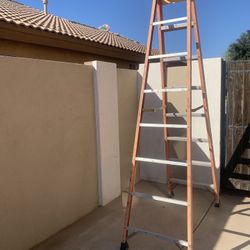 8 Ft Fiberglass Ladder 
