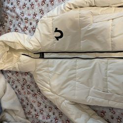 WHITE TRUE RELIGION PUFFER JACKET SIZE S‼️