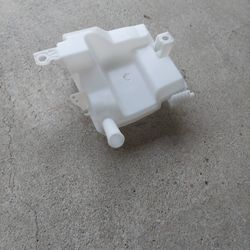 Ford Focus Windshield Washer Fluid Reservoir 