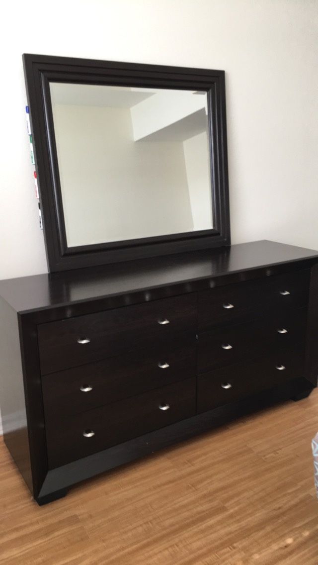 DRESSER WITH MIRROR