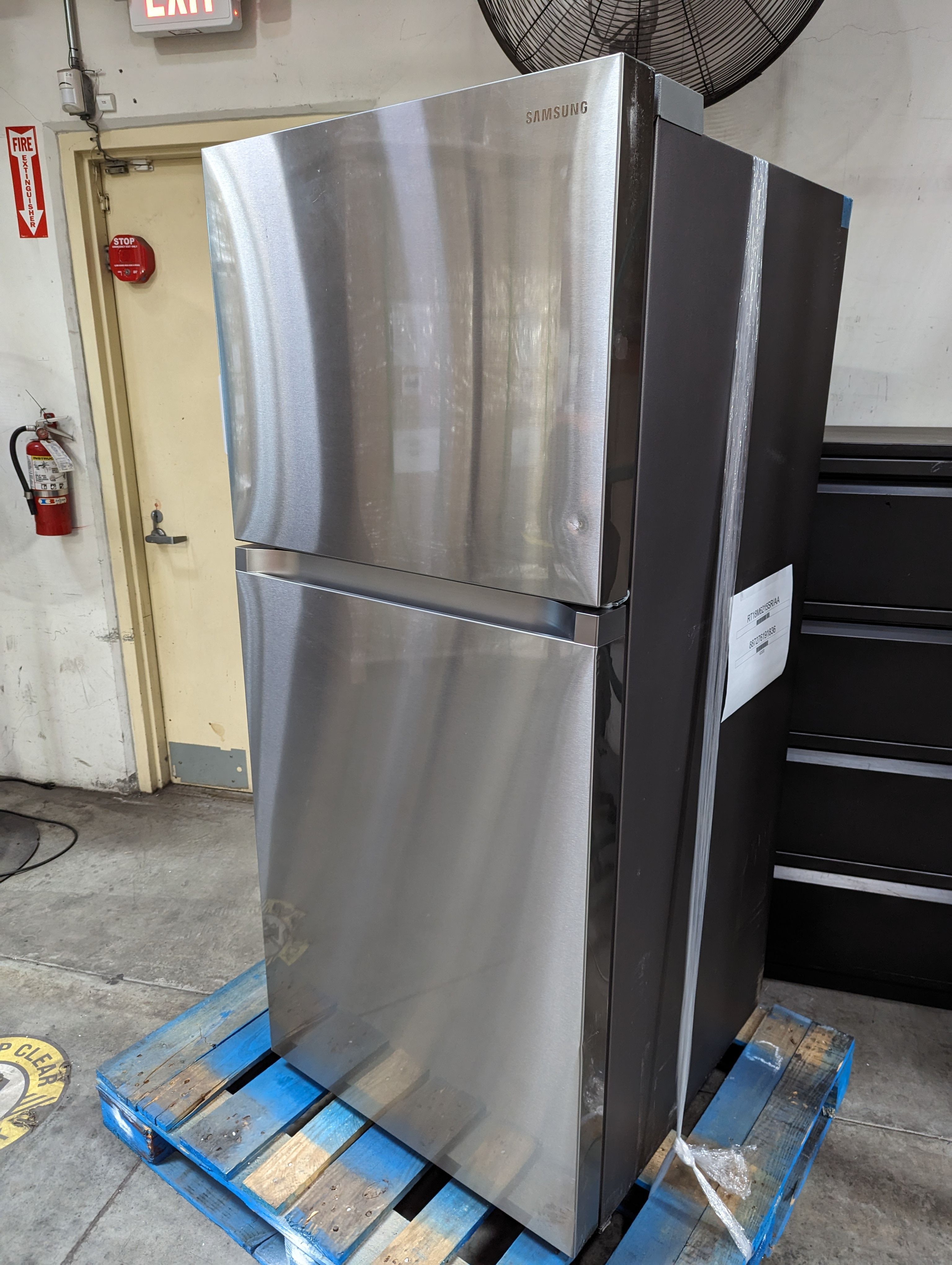 Samsung - 18 cu. ft. Top Freezer Refrigerator with All-Around Cooling - Stainless Steel