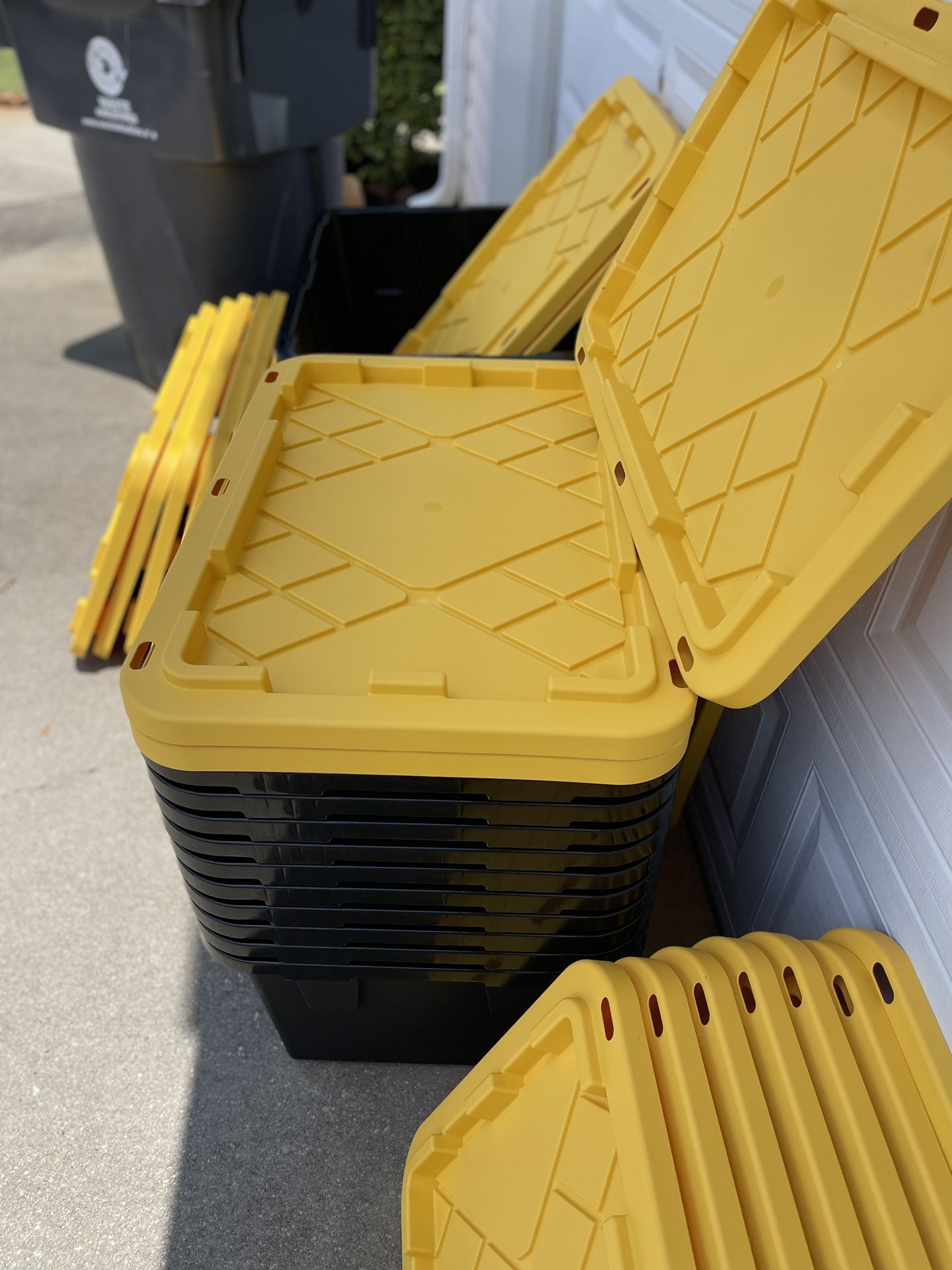 STORAGE CONTAINERS