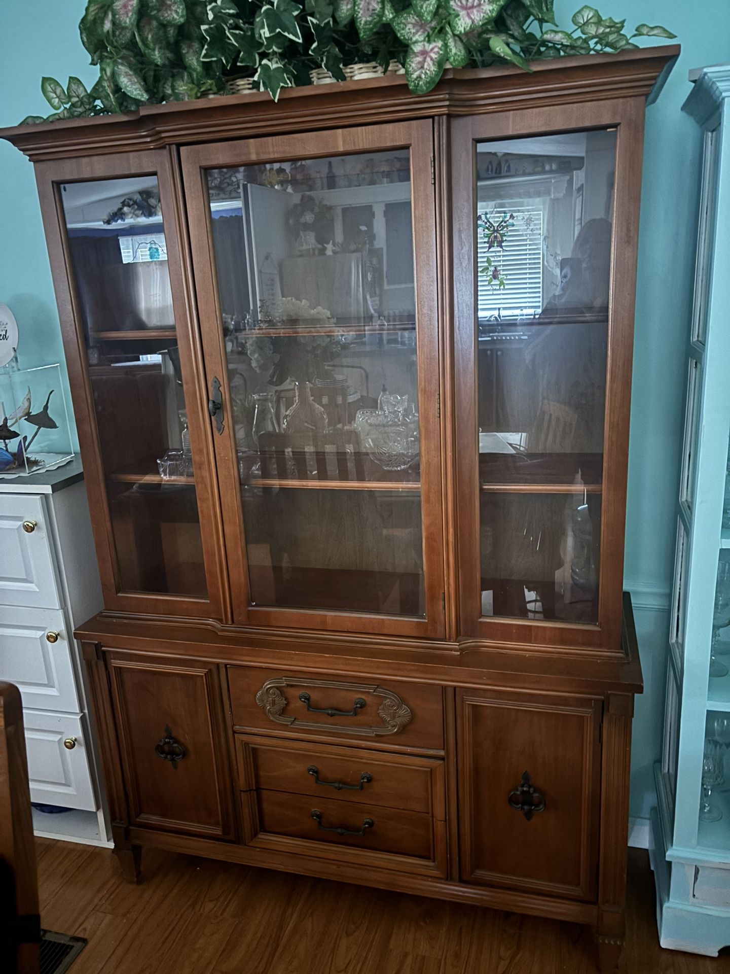 China Cabinet /$100.00