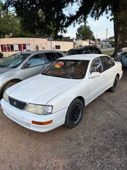 Toyota Avalon White 4-Door Sedan