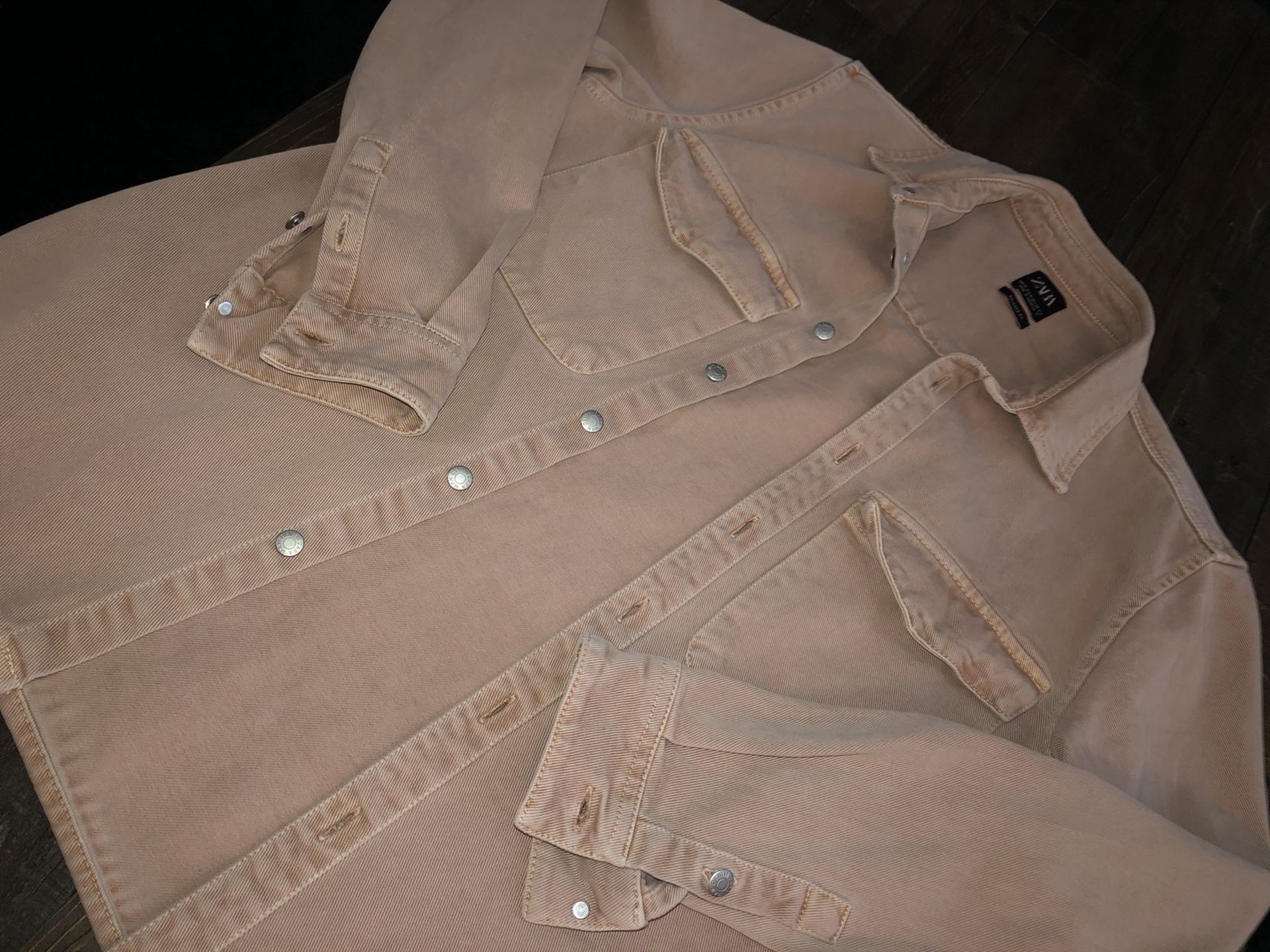 ZARA Relaxed Fitted Button Down (size: Medium)