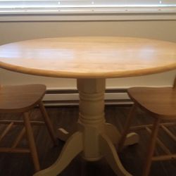 Nice dining room/kitchen table with 2 chairs just $50 