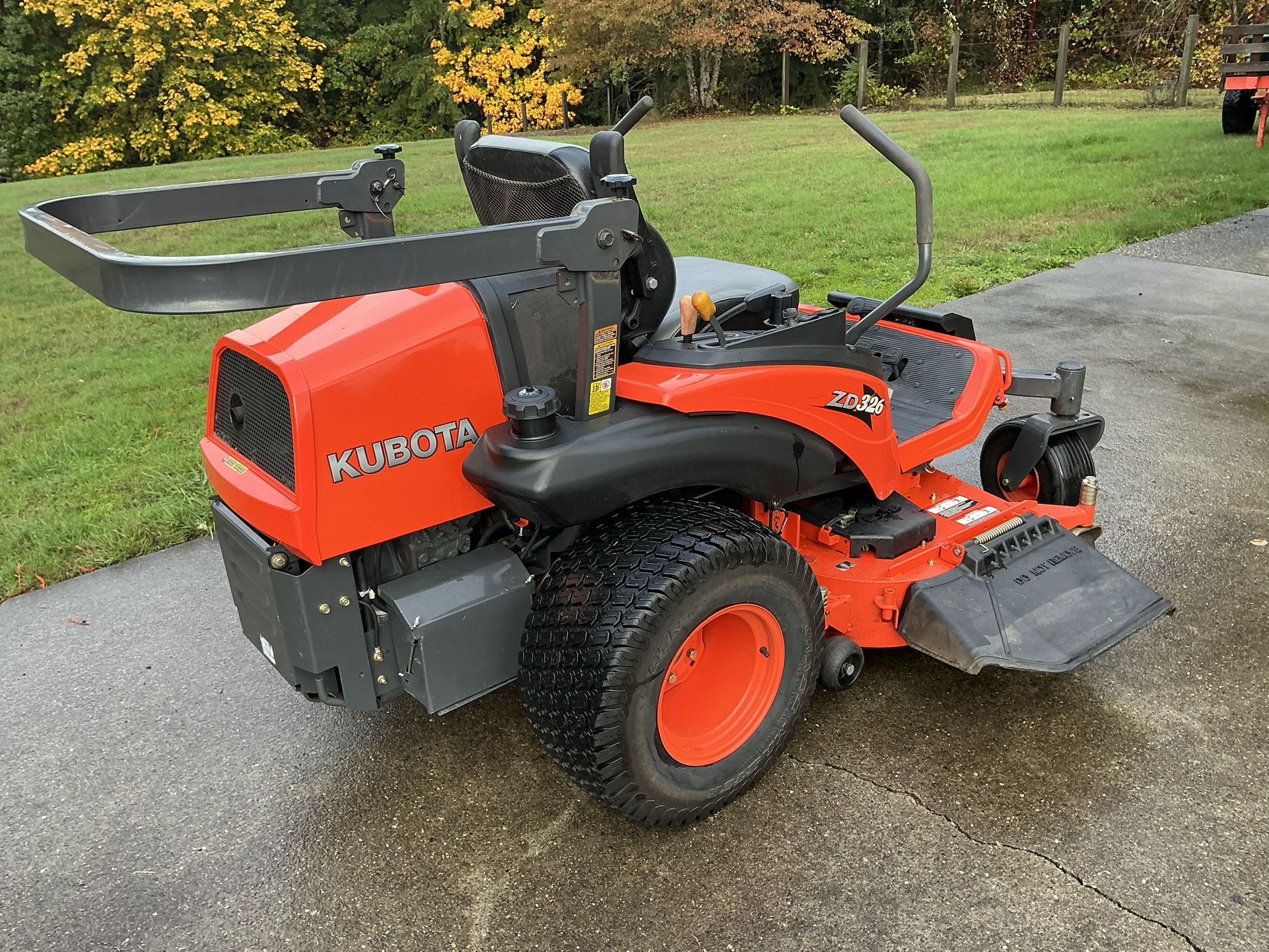 KUBOTA ZD326P ZERO TURN LAWN MOWER