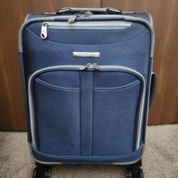 Olympia USA travel bag. Good condition.  Size in the photo. In picture 6, you can see a black spot. 