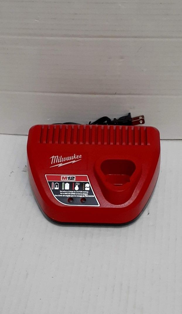 Milwaukee M12 12-Volt Lithium-Ion Battery Charger