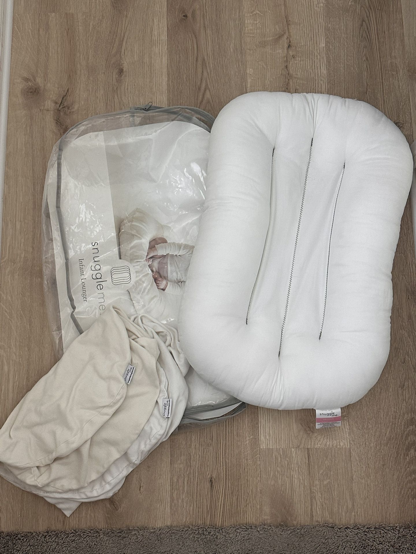 WHITE SNUGGLEME + TWO COVERS
