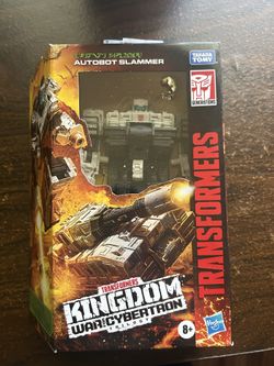 Transformer Slammer Kingdom Figure