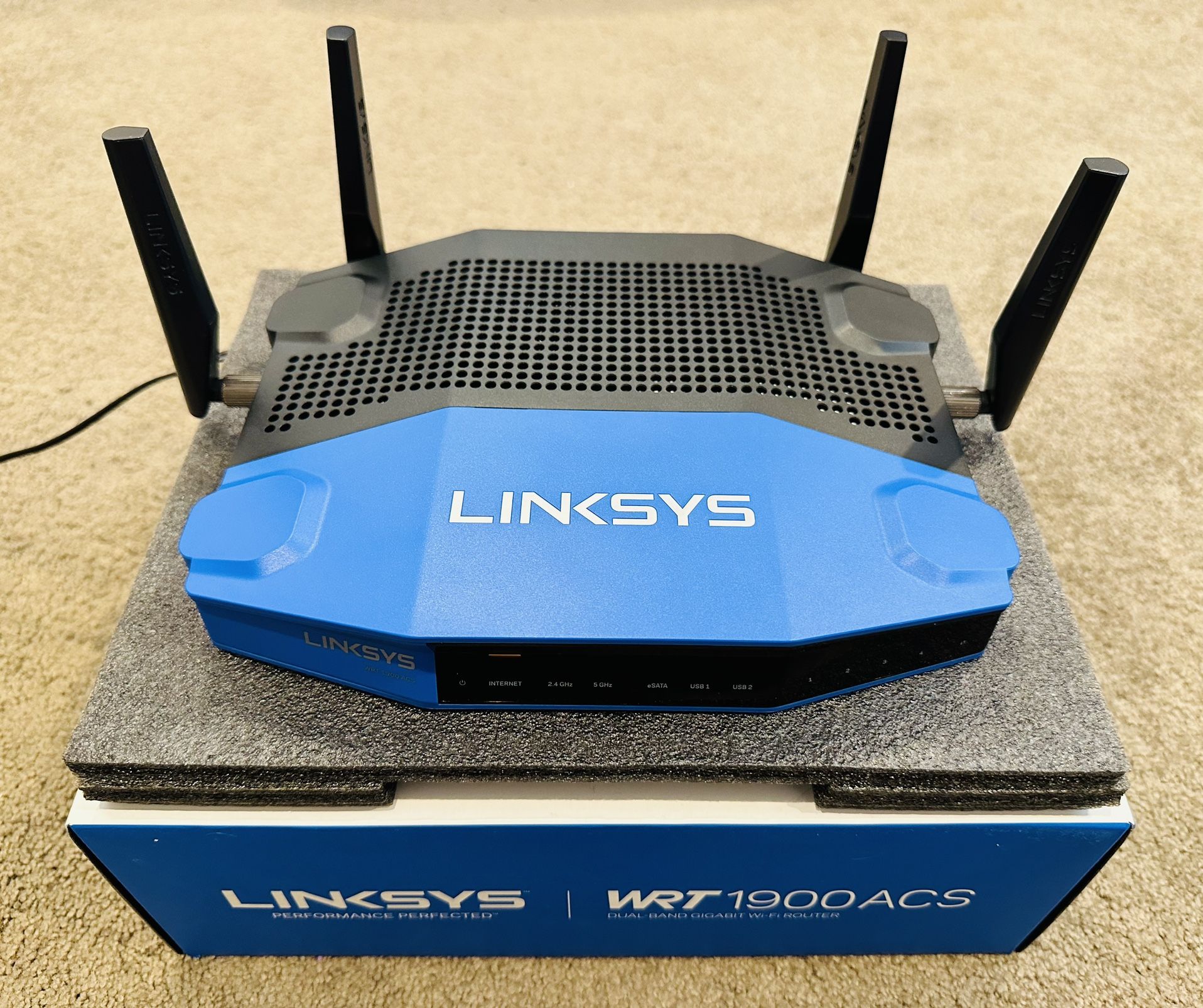 Linksys Dual-Band Gigabit WiFi Wireless Router, Speeds up to (AC1900) 1.9Gbps - WRT1900ACS