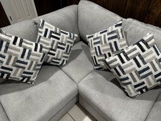 New beautiful cushions set of 4