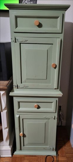 2 nightstand/ side tables