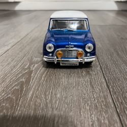 Diecast 1/18 Scale 1961. MORRIS MINI COOPER MOTORMAX 