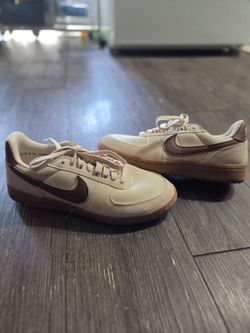 Nike Sneakers – Women's 6.5 – New (No Box)