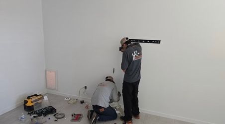 Tv mount/ bracket