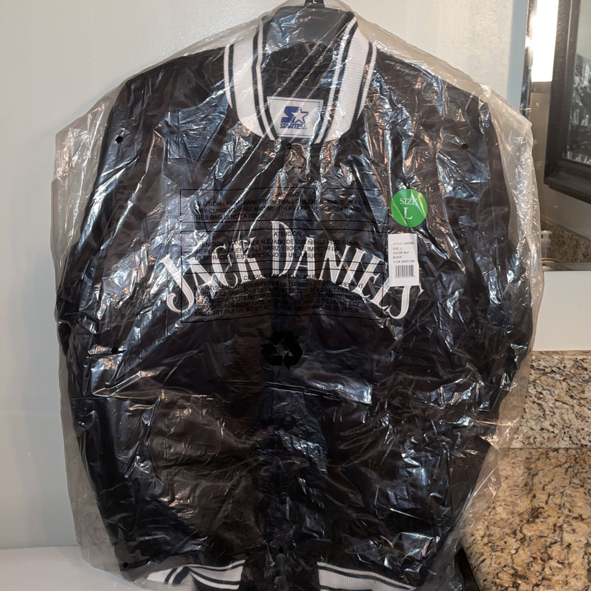 LA Lakers starter Jacket for Sale in Glendale, AZ - OfferUp