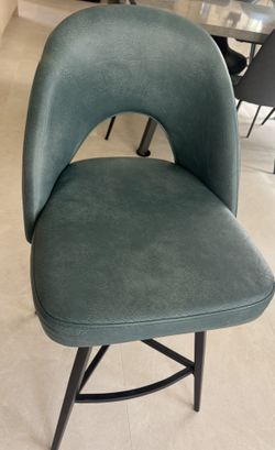 Counter Height Swivel Stools / 4 Chairs