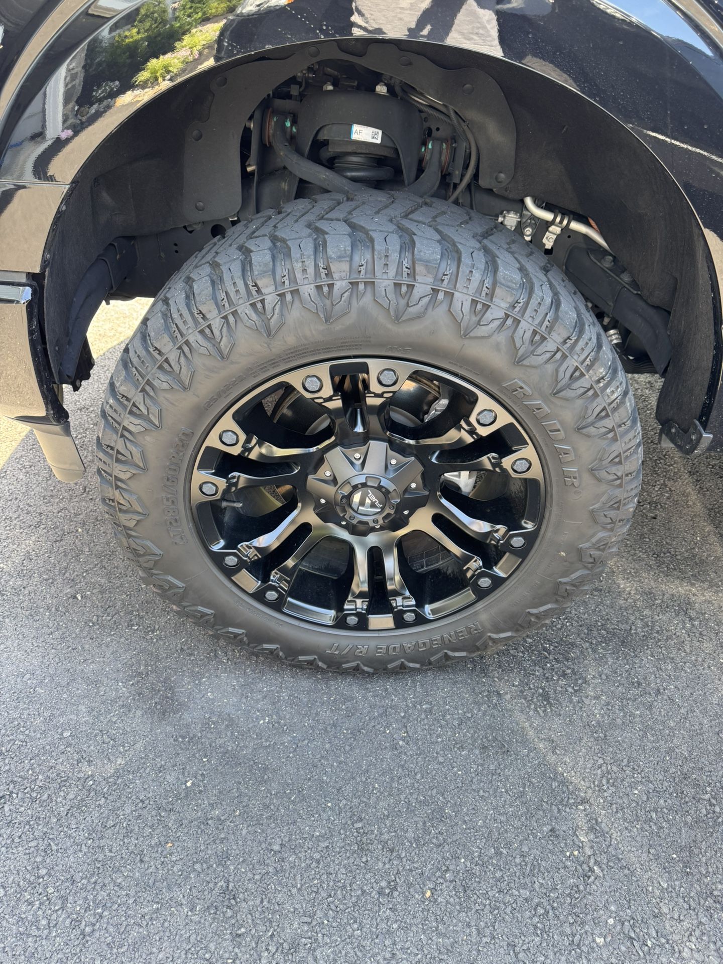 Fuel Wheels And tires 33” 6x135