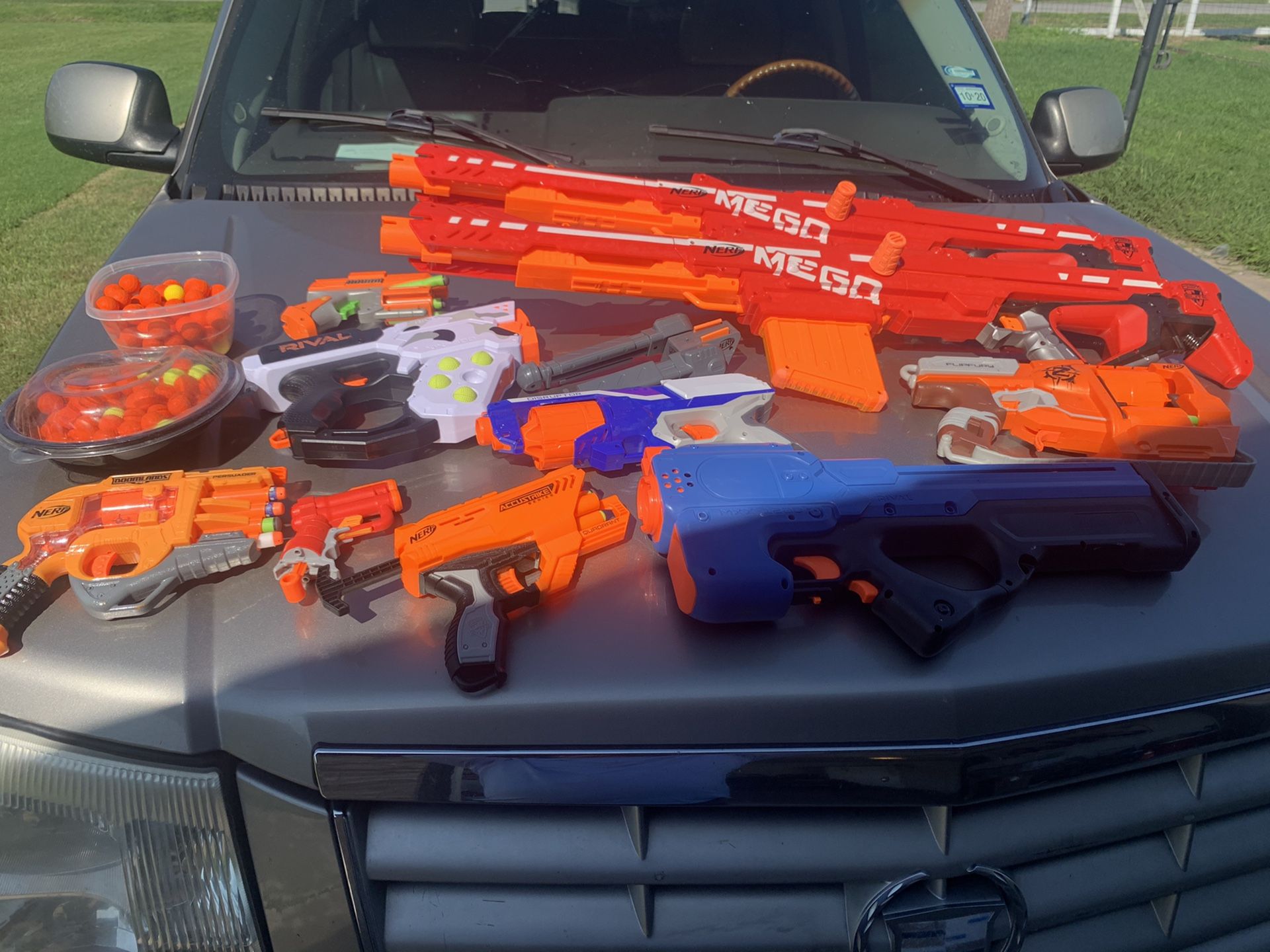 10 Nerf guns with bullets