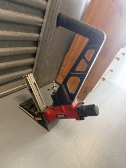 Floor nail gun