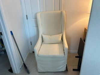 Decorative Cream Accent Chair – Elegant & Versatile