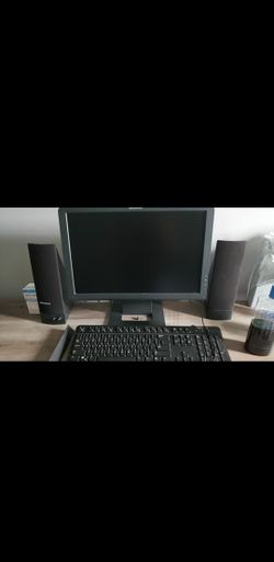 Lenovo desktop with keyboard