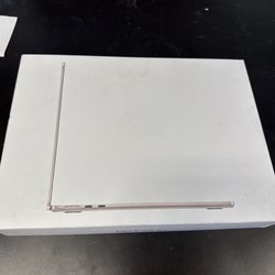 2025 Apple MacBook Air 13-inch M4 Chip 16GB RAM 256GB SSD Starlight