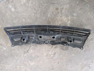 12 /14 Toyota Prius C Grille 